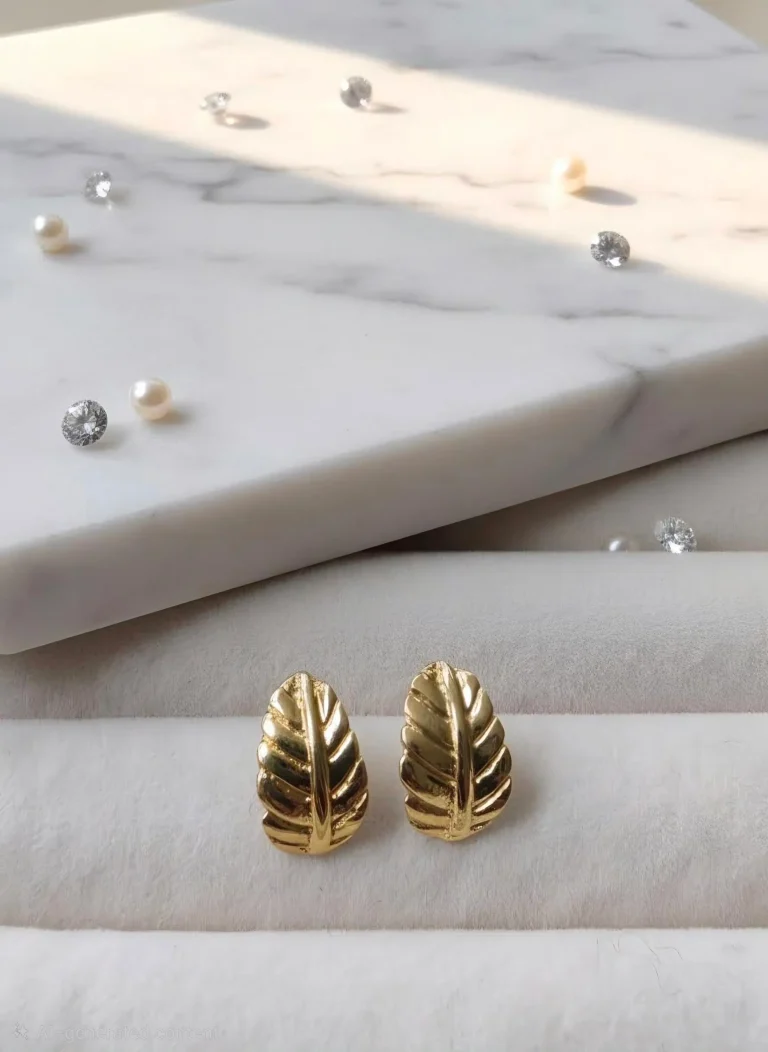 Luma Leaf Stud